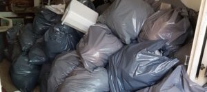 הכנת דירה מוזנחת למגורים בתל אביב - פינוי חפצים פסולת  וניקיון