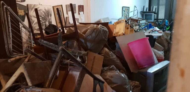 תמונה הממחישה מעברי דירה: למה חשוב לבצע פינוי לפני ההובלה?