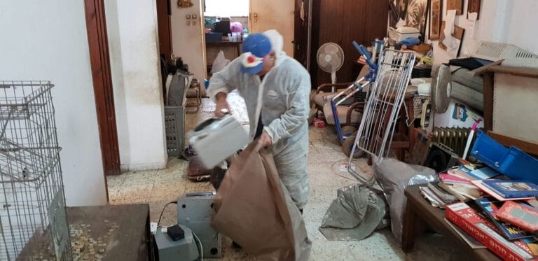 תמונה הממחישה פינוי דירה לאחר מעבר: פתרונות לכל חומרי האריזה