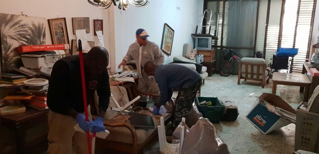 תמונה הממחישה מעבר דירה מוצלח מתחיל בפינוי דירה חכם