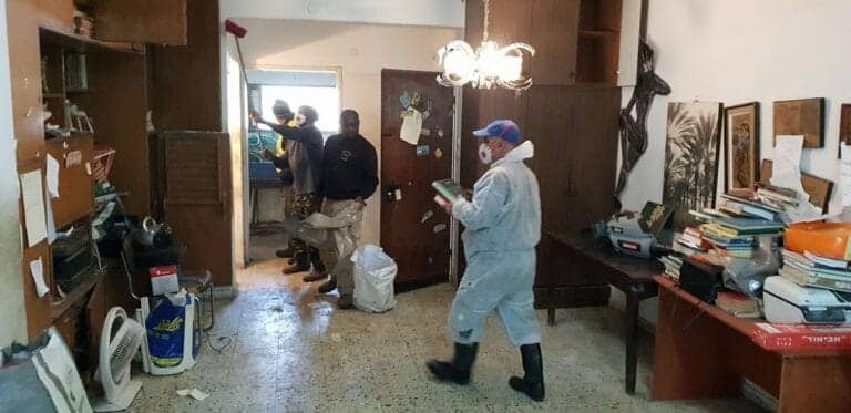 תמונה הממחישה חדשנות בפינוי: כיצד קונטיינרים לאחסון משנים את חוקי המשחק