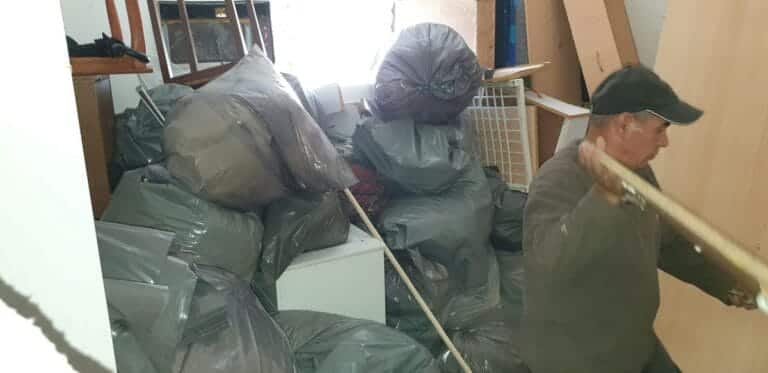 תמונה הממחישה מכירת אומנות ומוצרי חשמל ישנים ברמת גן: פתרון מהיר ויעיל