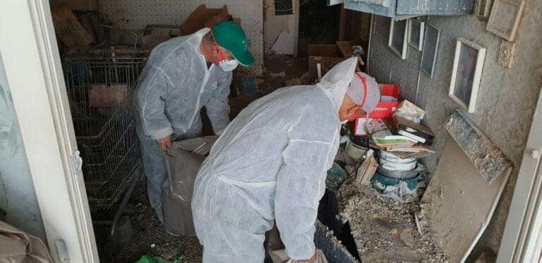 תמונה הממחישה המדריך המקיף לשירותי אלטעזאכן ומכירת רהיטים ופריטי נוי ברחובות