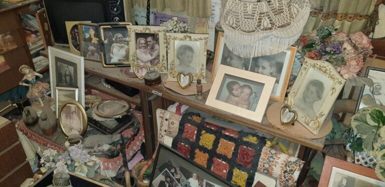 תמונה הממחישה כשכל פריט בדירה הופך לאתגר - טיפים לתכנון פינוי יעיל ונוח עבור אנשים עם מגבלות