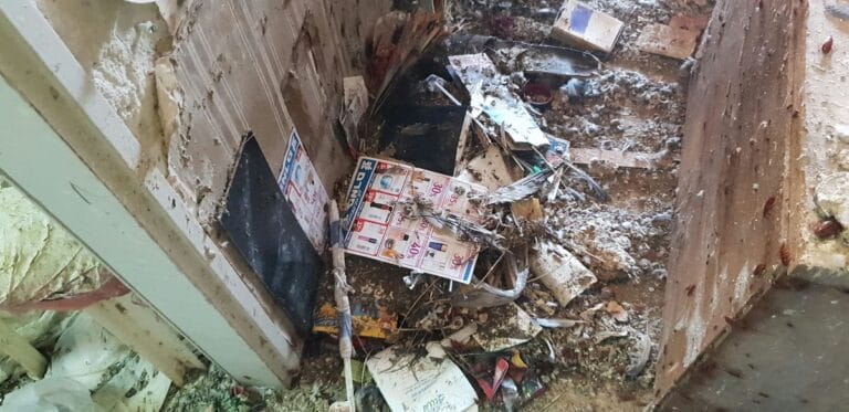 תמונה הממחישה המדריך המקיף לשירותי אלטעזאכן ברעננה: שיווק רהיטים ישנים למכירה