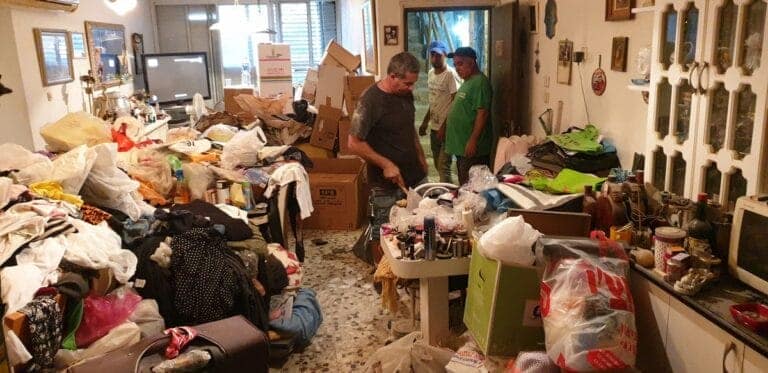 תמונה הממחישה פינוי רהיטים בהרצליה