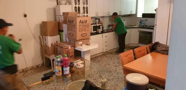 תמונה הממחישה איך להתמודד עם הלחץ הרגשי בפינוי דירת אספן כפייתי בגדרה