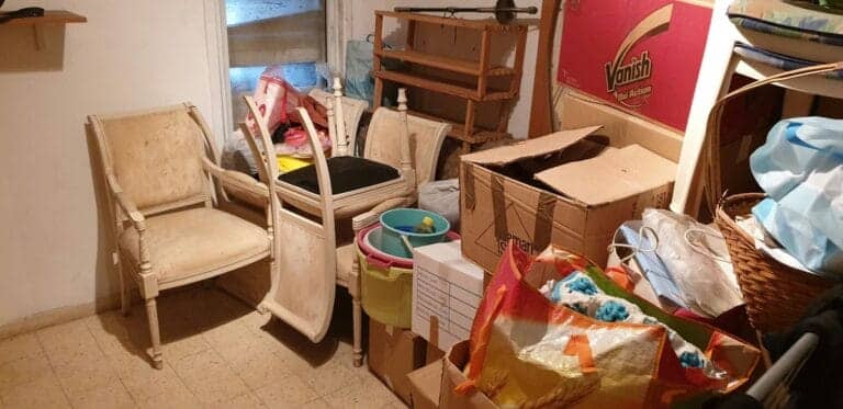 תמונה הממחישה מדריך רגשי לתהליך פינוי דירת אספן כפייתי ברמת גן