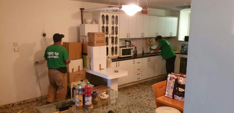 תמונה הממחישה פסיכולוגיה ואגרנות כפייתית נפגשות: סיפורה של משפחה מלוד