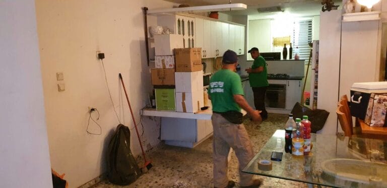 תמונה הממחישה אחיינית שלי מזניחה את הבית כי היא אם חד הורית