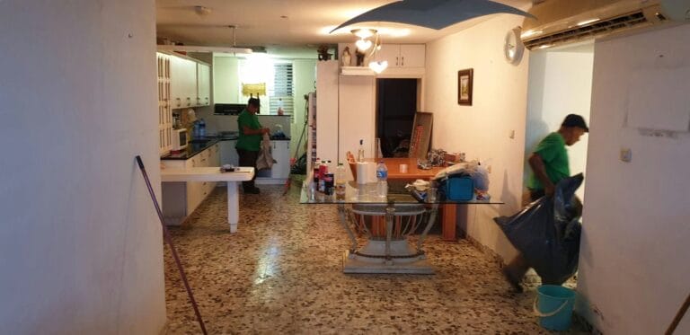 תמונה הממחישה חברה שלי מזניחה את הבית תחת הלם קרב