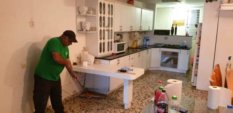 תמונה הממחישה המדריך המקיף לשירותי אלטעזאכן בפתח תקווה: מכירת מכונות כביסה בקלות