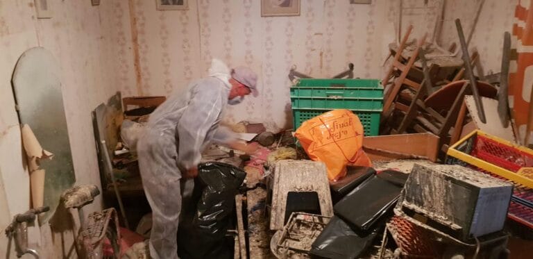 תמונה הממחישה המדריך המקיף להכנת מכונת כביסה למכירה עם שירותי אלטעזאכן בלוד