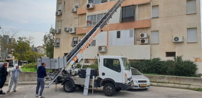 תמונה הממחישה הבנת שירותי אלטעזאכן בתל אביב: האם הם יכולים לעזור במכירת רהיטים מהירה?