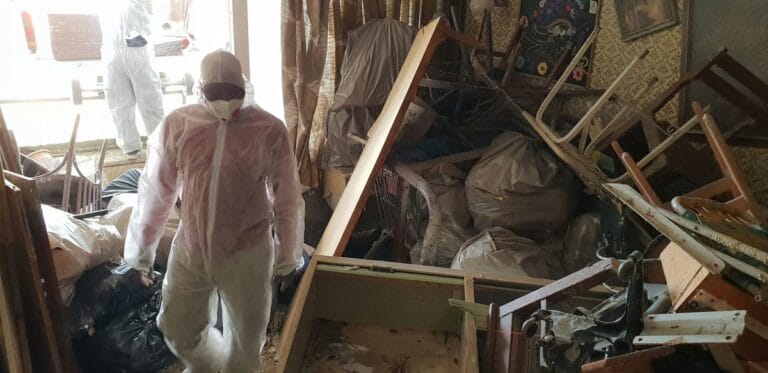 תמונה הממחישה המדריך המקיף לשיפוץ רהיטים ישנים למכירה באמצעות אלטעזאכן בתל אביב