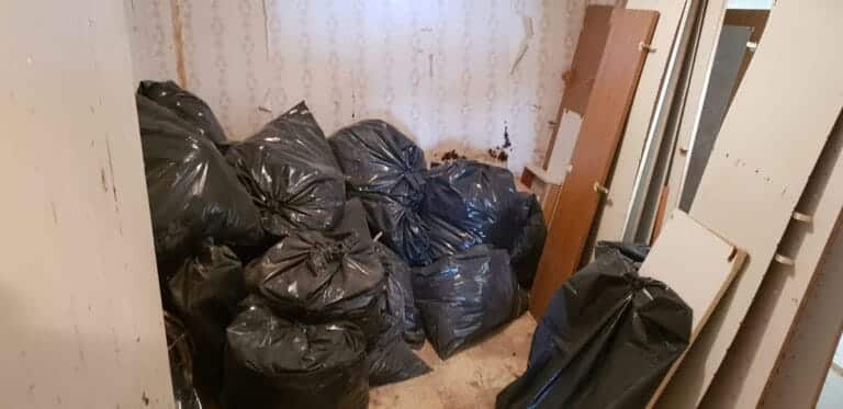 תמונה הממחישה מיזם אלטעזאכן: כיצד להפיק ערך מוסף ממכונות כביסה ישנות ברמת גן