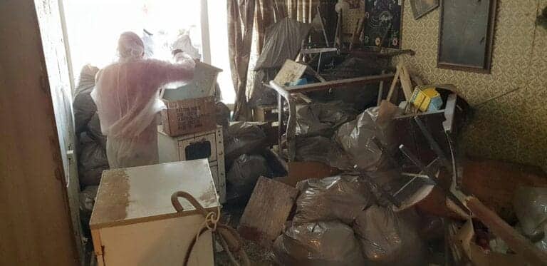 פינוי דירה, תמונה הממחישה איך לפנות לבד חנות נטושה ולהפוך אותה לחלל שמיש