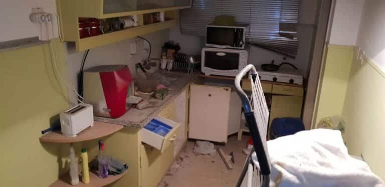 תמונה הממחישה איך לפנות לבד מחסן ספרים ישן ולתת מקום לסיפורים חדשים