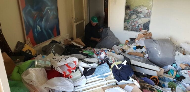 תמונה הממחישה איך לפנות לבד דירה של אגרן כפייתי ולסייע לו לפתוח דף חדש