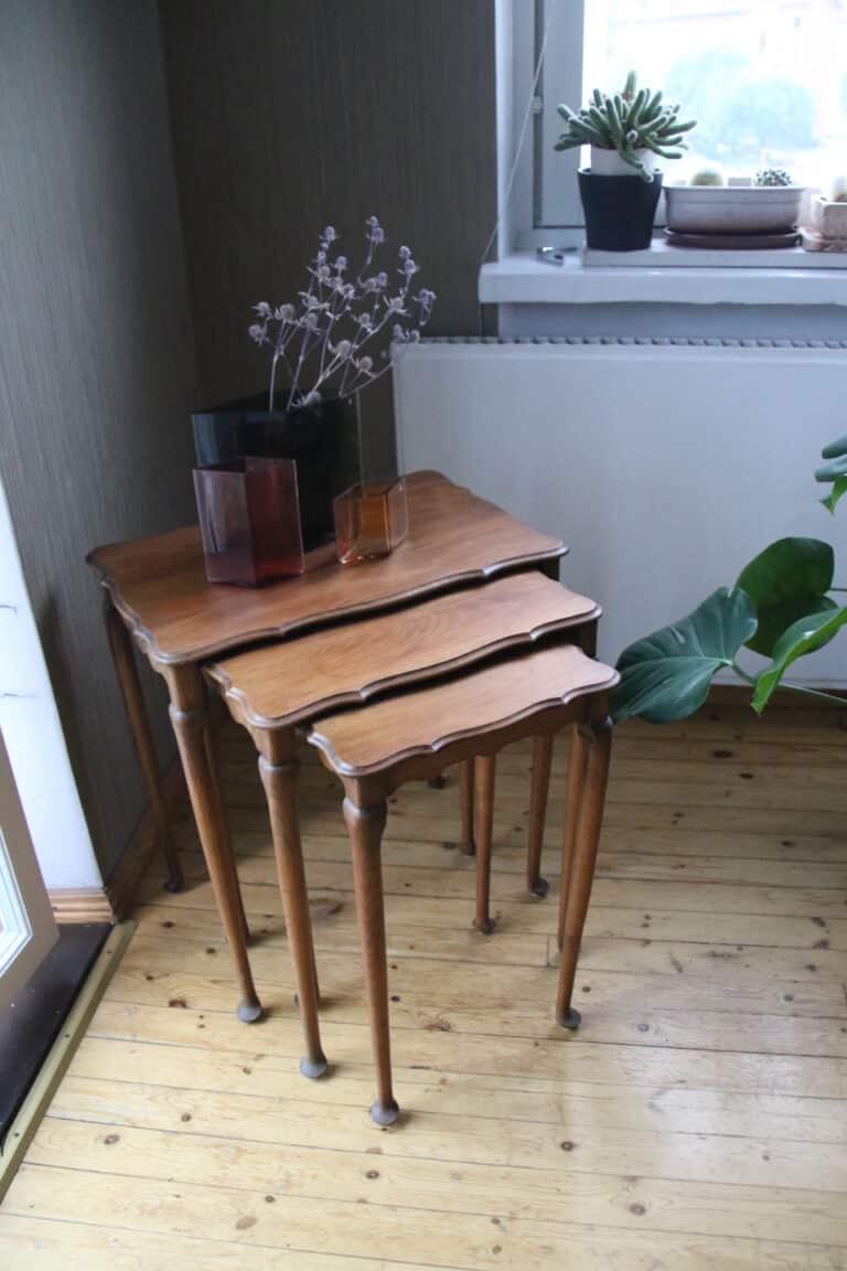 תמונה הממחישה פירוק שולחנות ופינוי