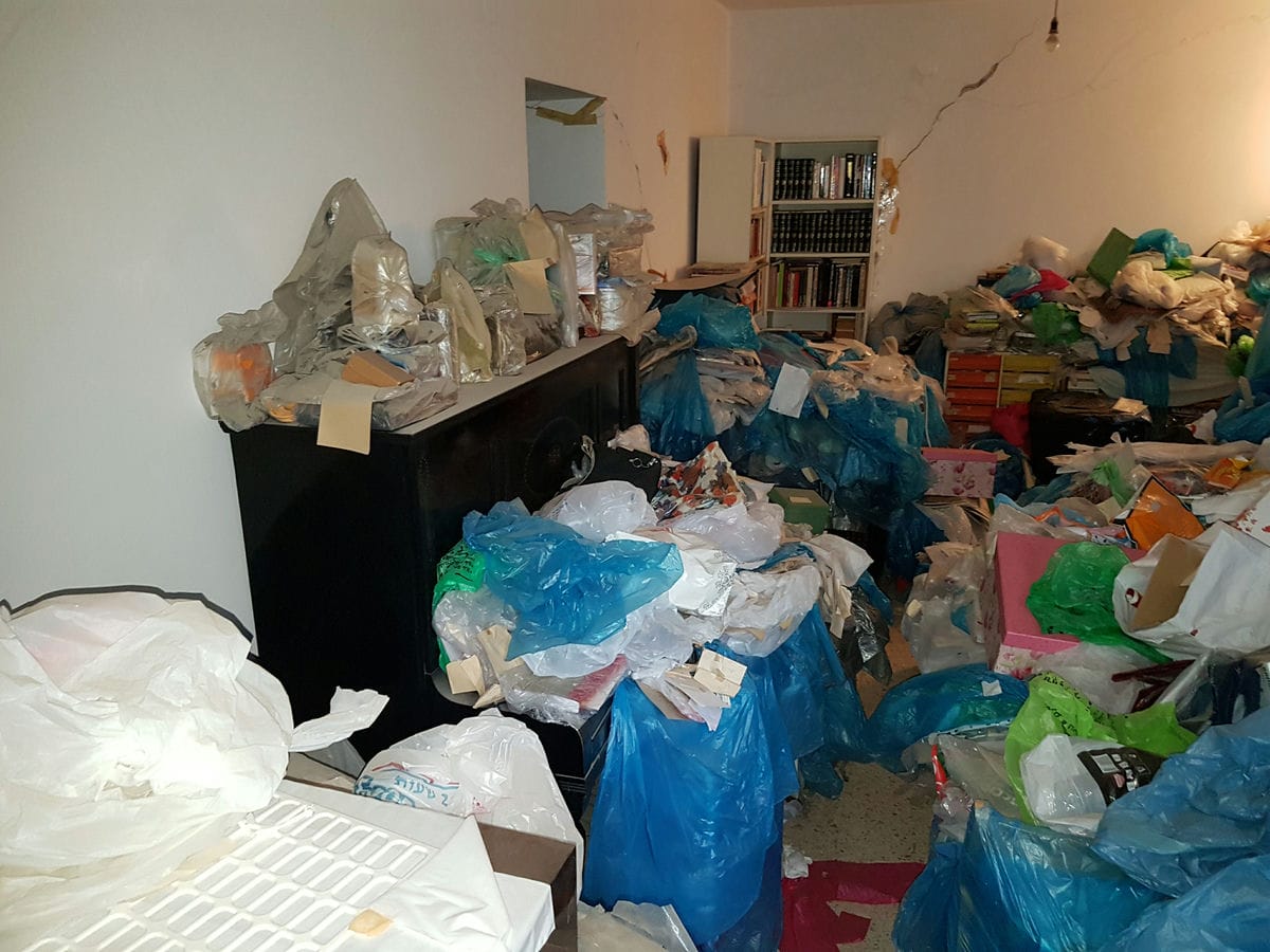תמונה שממחישה פתרונות מקצועיים לאגרנות כפייתית באבן יהודה – שירותי פינוי וניקיון