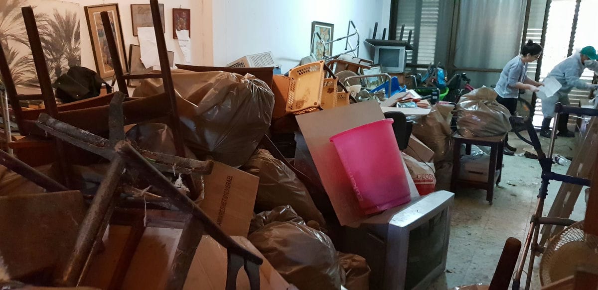 תמונה שממחישה פינוי דירות מוזנחות: איך להבטיח ניקיון וסידור מקסימליים