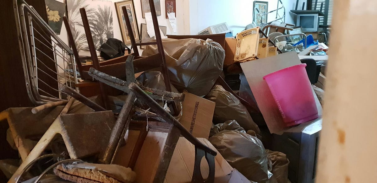 תמונה שממחישה פינוי מחסן מוזנח – שירות מקצועי לסידור וניקיון