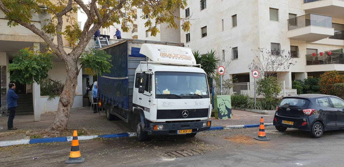תמונה שממחישה פינוי דירות: שירות מקצועי ויעיל להוצאת תכולה ושיפור מרחבי מגורים