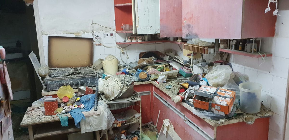 תמונה שממחישה שירותי פינוי דירה מקצועיים: המדריך המקיף לבחירה נכונה