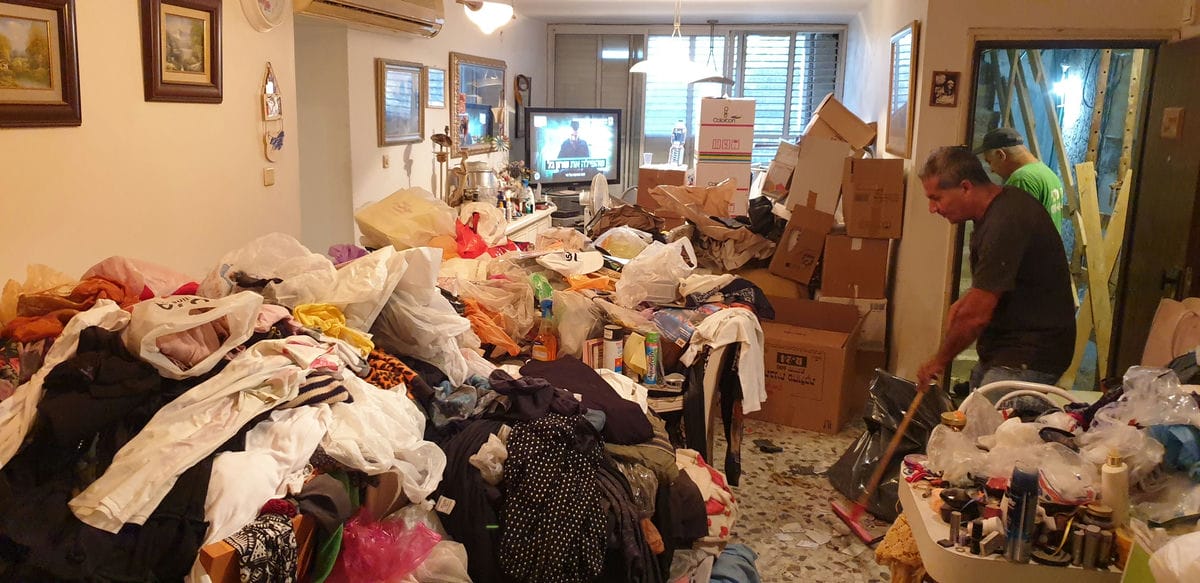 תמונה שממחישה פינוי רהיטים בהוד השרון