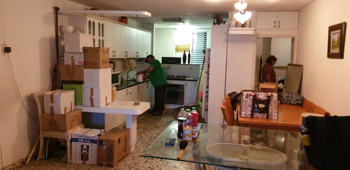 תמונה שממחישה הצצה לנבכי הנפש של אספן כפייתי בגדרה דרך עיני הפסיכולוגיה
