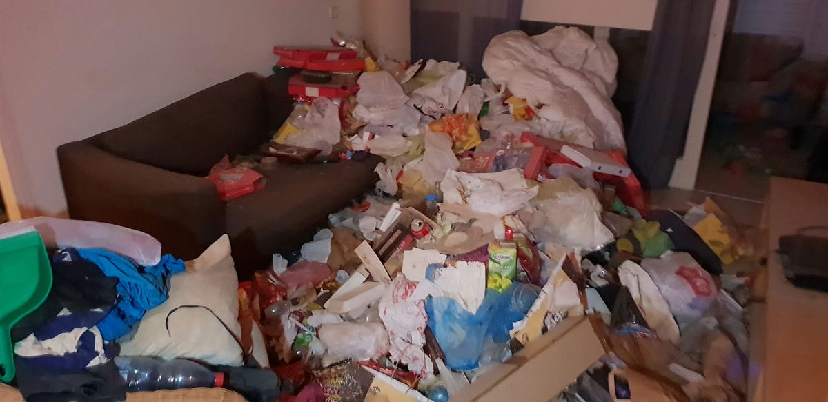 תמונה שממחישה פתרונות מקצועיים לאגרנות כפייתית באבן יהודה – שירותי פינוי וניקיון